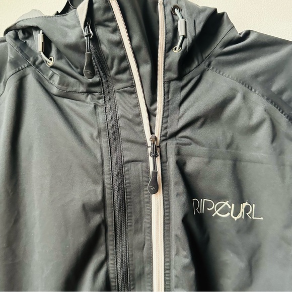 RIP CURL Men's Rain Jacket Shell - Picture 2 of 5